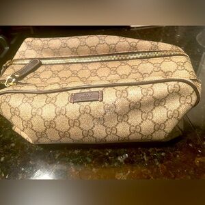 Gucci dopp bag